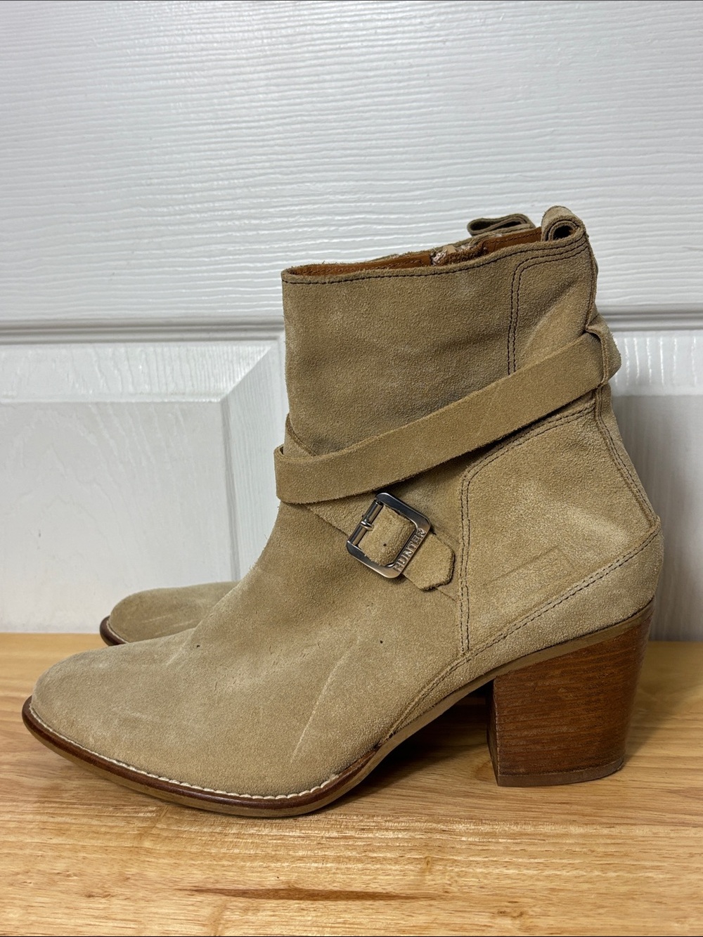 Hunter Women's Refined Water Resistant Suede Ankle Boots size 9 Pale sand tan